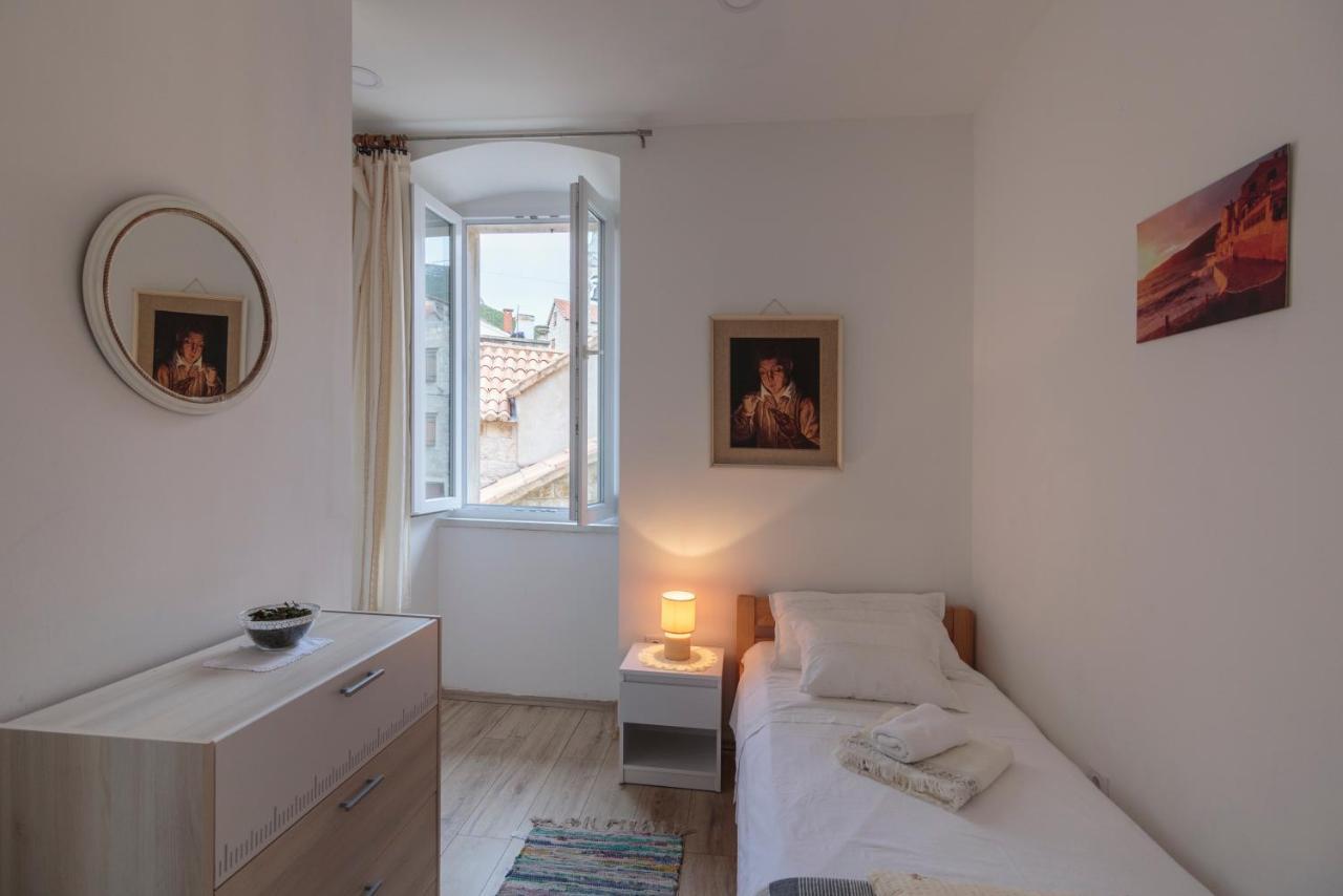 Apartment Esa Комижа Экстерьер фото