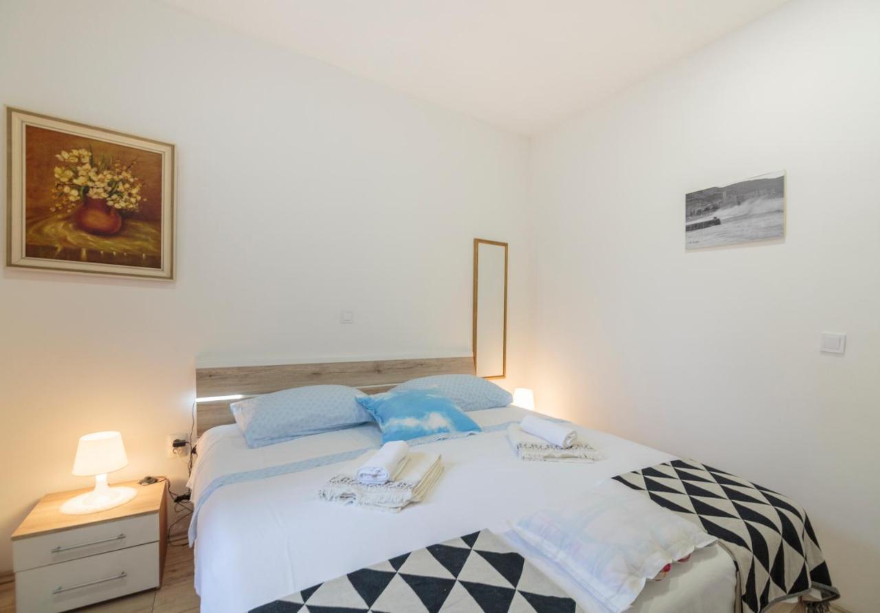 Apartment Esa Комижа Экстерьер фото