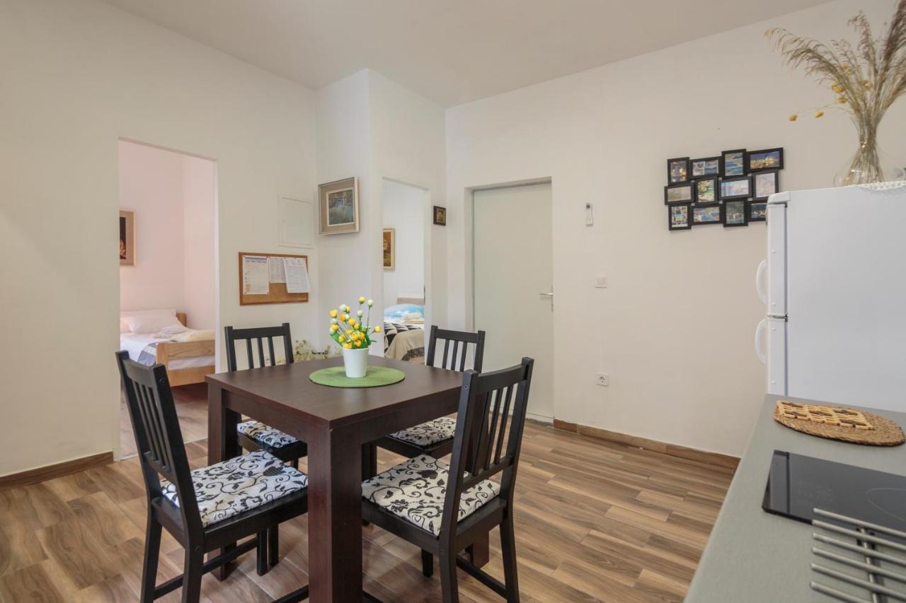 Apartment Esa Комижа Экстерьер фото