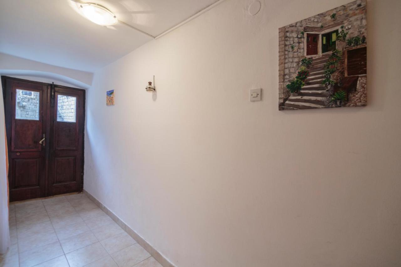 Apartment Esa Комижа Экстерьер фото