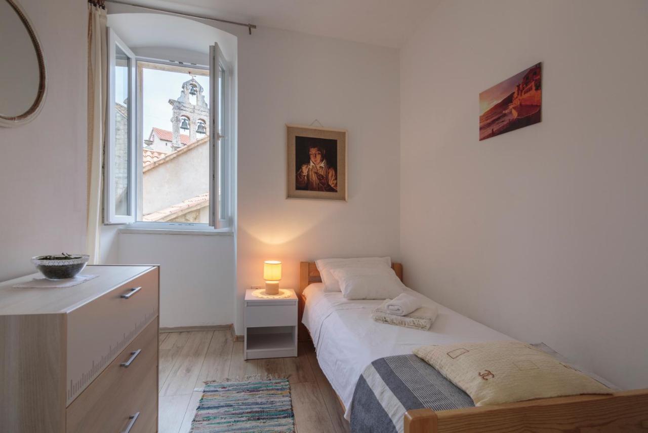 Apartment Esa Комижа Экстерьер фото