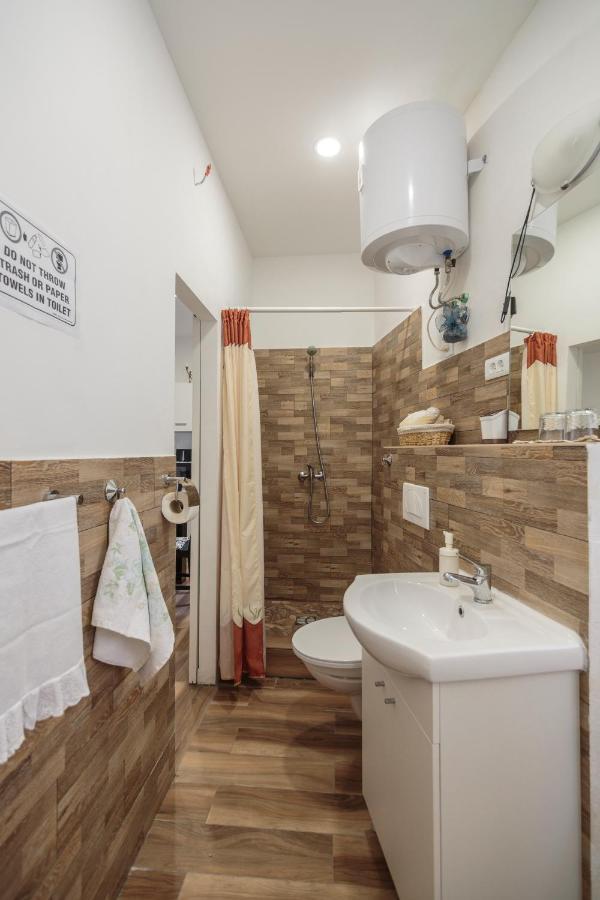 Apartment Esa Комижа Экстерьер фото